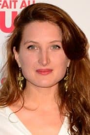 Julia Piaton as Sophie