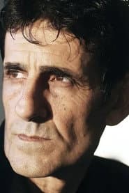 Shaul Mizrahi as Bellboy