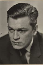 Carl-Axel Heiknert as Hult