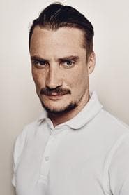 Pierre Lottin as Lieutenant Alexandre