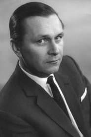 Leo Jokela as Väinö Kokki