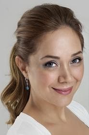 Didem Erol as Caroline