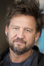 Nicky Marbot as Douanier 1