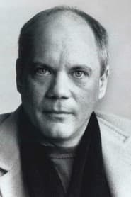 Daniel von Bargen as Police Chief Yardley