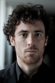 Elio Germano as Oscar