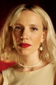 Emma Sehested Høeg as Julie