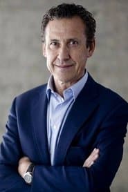 Jorge Valdano as Self