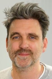 Sebastian Schipper as Simon