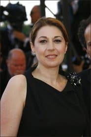 Valérie Benguigui as Hélène