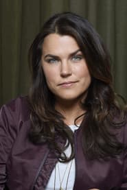 Mia Skäringer as Gunilla