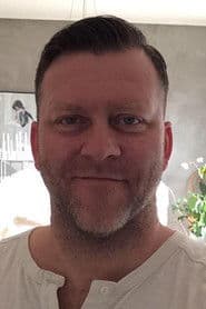 Jone Hope Larsen as Lasse's father