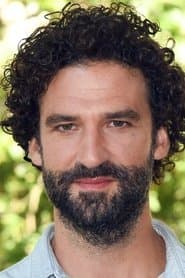 Sébastien Pouderoux as Romain