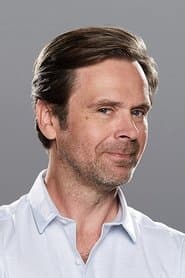 Matthias Matschke as Tom Henskind