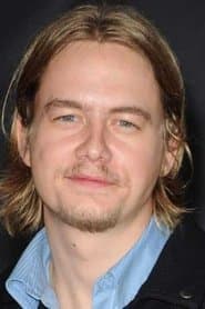 Christoph Sanders as Hoyt