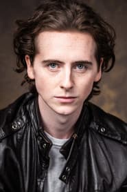 Daniel Gravelle as Ari