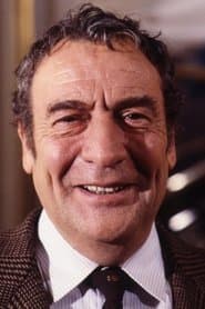 Julien Guiomar as Victor