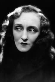 Berthe Bovy as La grand-mère