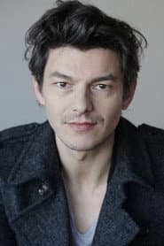 Guillaume Toucas as Romain Maginot