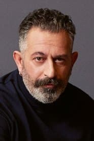Cem Yılmaz as Arif / Komutan Logar / Erşan Kuneri / Komutan Kubar