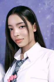 Camila Ribeaux Valdes as Caroler #1