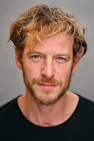 Thomas Coumans as Edgar