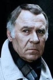 Michael Janisch as Oberleutnant Griefer