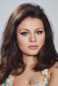 Meral Zeren as Emine