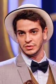 Victor Lamoglia as Júlio