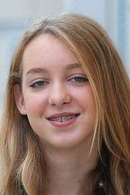 Helena Beljan as Dora