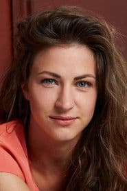 Natalia Belitski as Julie