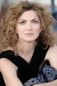 Giorgia Senesi as Elena