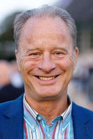 Tom Gerhardt as Personalchef Beck