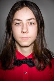 Tristan Göbel as Jari