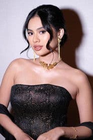 Amara Sophie as Niki