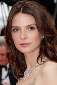 Joséphine Japy as Aurélie Diaz