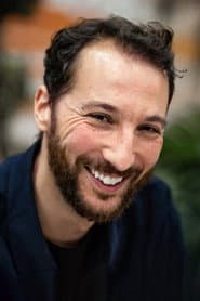 Nabil Djedouani as Le rédacteur en chef