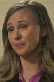 Beth Buchanan as Leanne