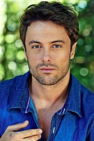 Kayky Brito as Alexandre