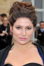 Stella Schnabel as Shelly Brown