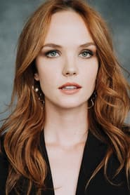 Morgan Kohan as Zoe Davis