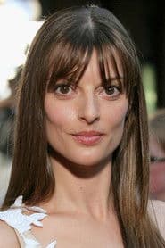 Bianca Roe as Selena