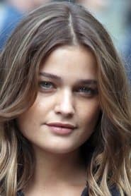 Louise Grinberg as Ophélie