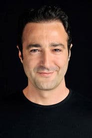Fırat Doğruloğlu as Kaptan Yasar Demir