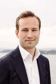 Isak Nikolai Iveland Solli as Petter