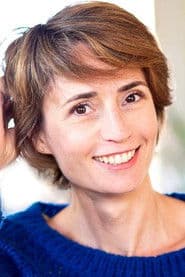 Lucie Laurent as Isa, Clémence's mother