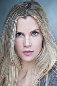 Harriet MacMasters-Green as Clarissa