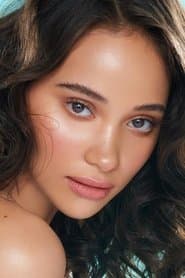 Aurora Ribero as Lisa