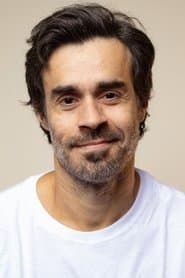 Erom Cordeiro as Juliano Santiago