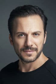 Serkan Altunorak as Metin