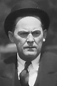 Sam Lufkin as Policeman